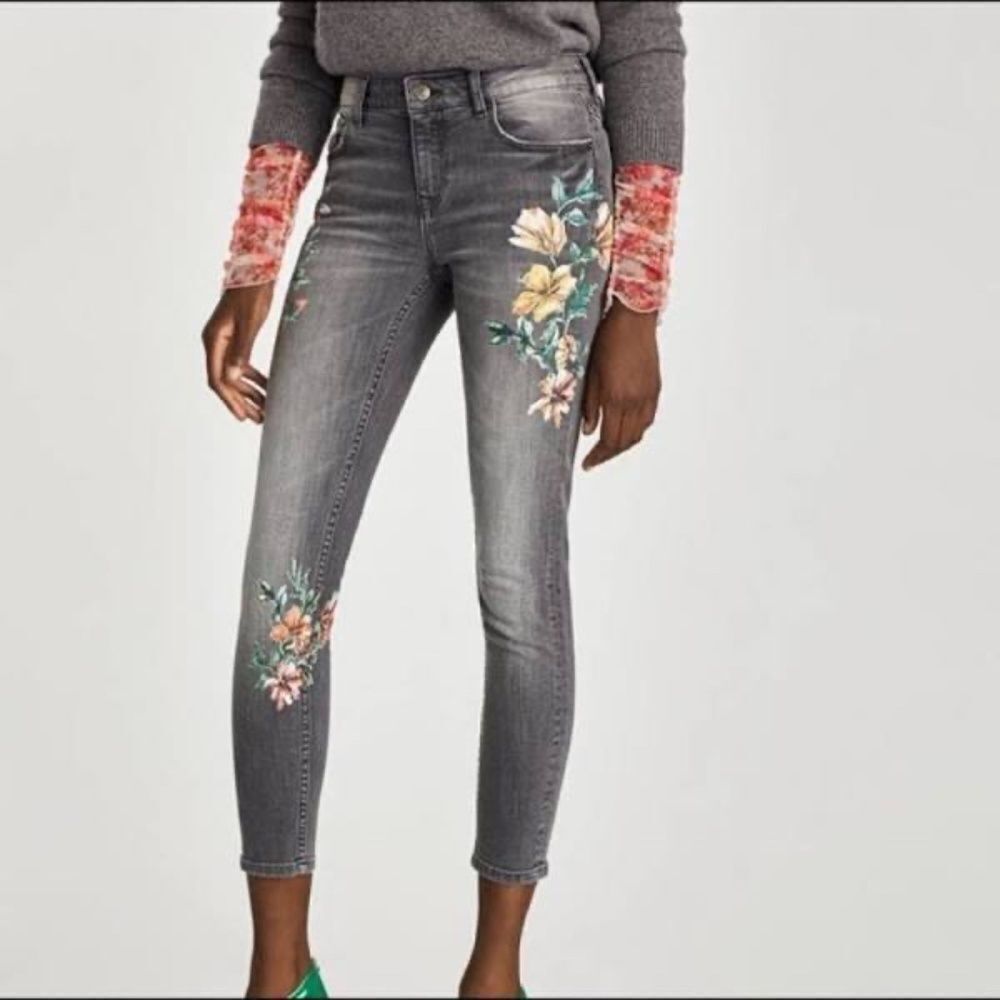 Zara Basic Z1975‎ Grey Wildflower Floral Painted Mid-Rise Crop Skinny Jeans Sz 2